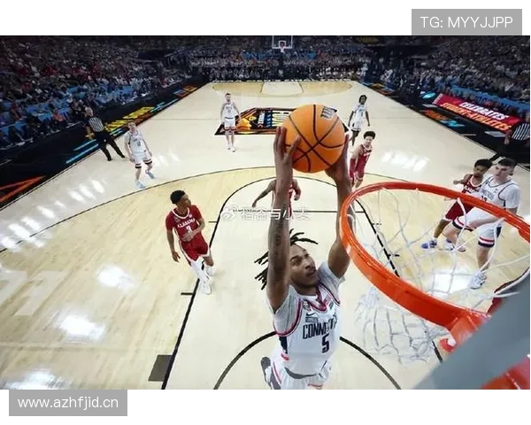 斯蒂芬·卡斯尔利用无球跑动提升投篮效率拉开球队空间